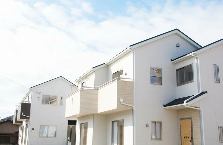 関西の住まいを外壁から守る！美しさと耐久性を兼ね備えた外壁塗装・防水施工を実現